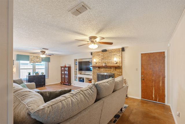 1906 Spring Valley Drive, Denton, TX 76208