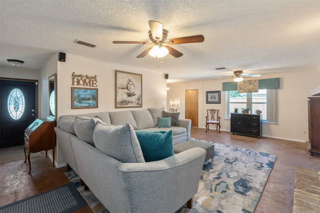 1906 Spring Valley Drive, Denton, TX 76208