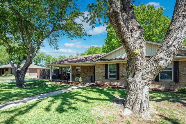 1906 Spring Valley Drive, Denton, TX 76208