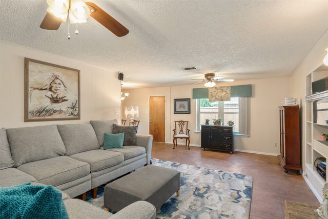 1906 Spring Valley Drive, Denton, TX 76208