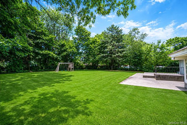 9 Standish Road, Brentwood, NY 11717