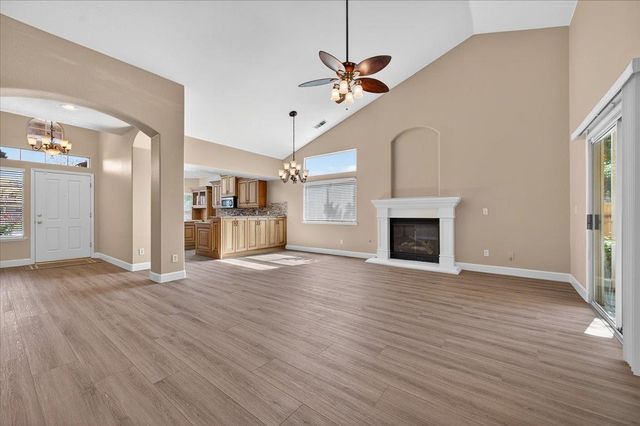 9935 N Ann Avenue, Fresno, CA 93720