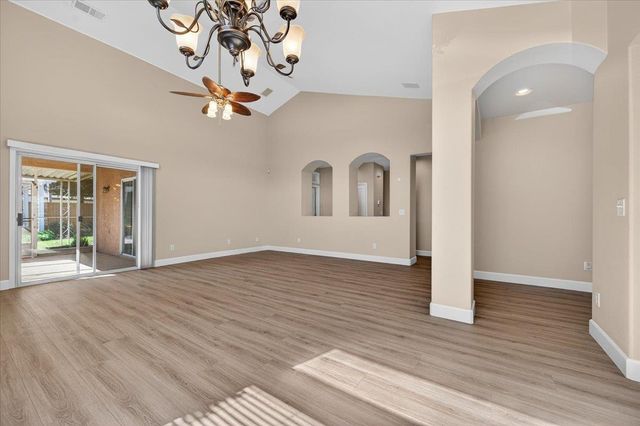 9935 N Ann Avenue, Fresno, CA 93720