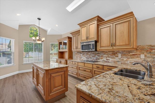 9935 N Ann Avenue, Fresno, CA 93720