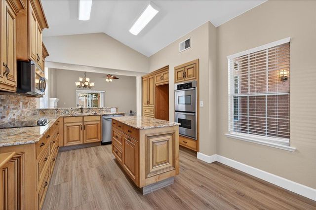 9935 N Ann Avenue, Fresno, CA 93720