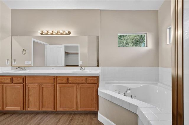 9935 N Ann Avenue, Fresno, CA 93720