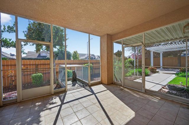 9935 N Ann Avenue, Fresno, CA 93720