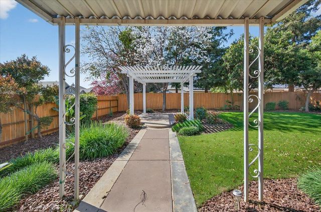 9935 N Ann Avenue, Fresno, CA 93720