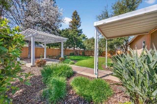 9935 N Ann Avenue, Fresno, CA 93720