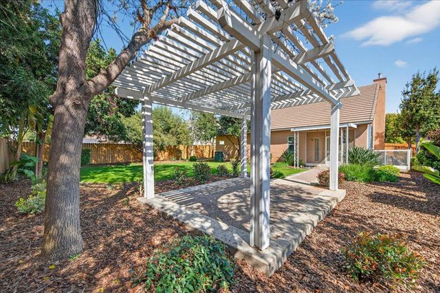 9935 N Ann Avenue, Fresno, CA 93720