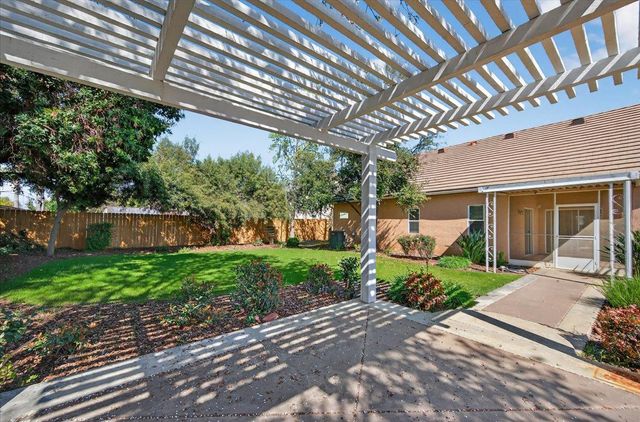 9935 N Ann Avenue, Fresno, CA 93720