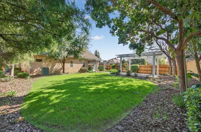 9935 N Ann Avenue, Fresno, CA 93720