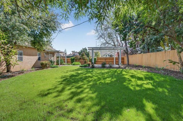 9935 N Ann Avenue, Fresno, CA 93720