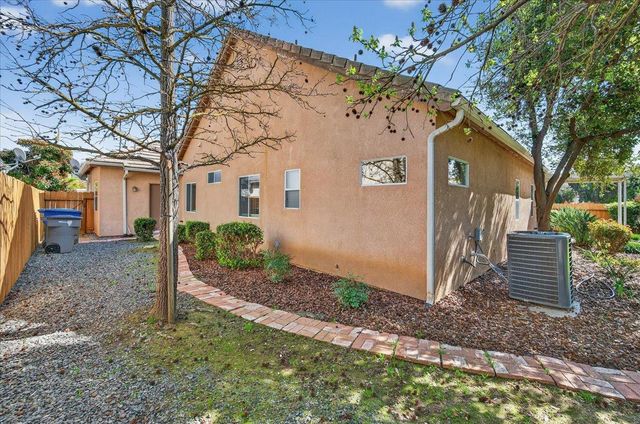 9935 N Ann Avenue, Fresno, CA 93720