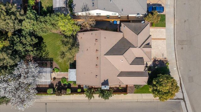 9935 N Ann Avenue, Fresno, CA 93720