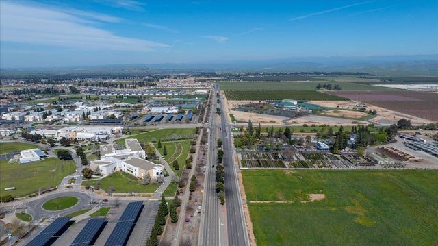 9935 N Ann Avenue, Fresno, CA 93720