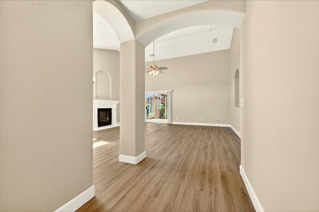 9935 N Ann Avenue, Fresno, CA 93720