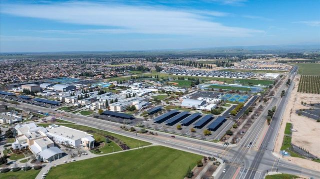 9935 N Ann Avenue, Fresno, CA 93720