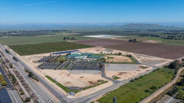 9935 N Ann Avenue, Fresno, CA 93720