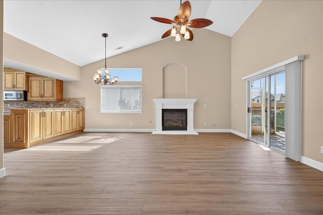 9935 N Ann Avenue, Fresno, CA 93720