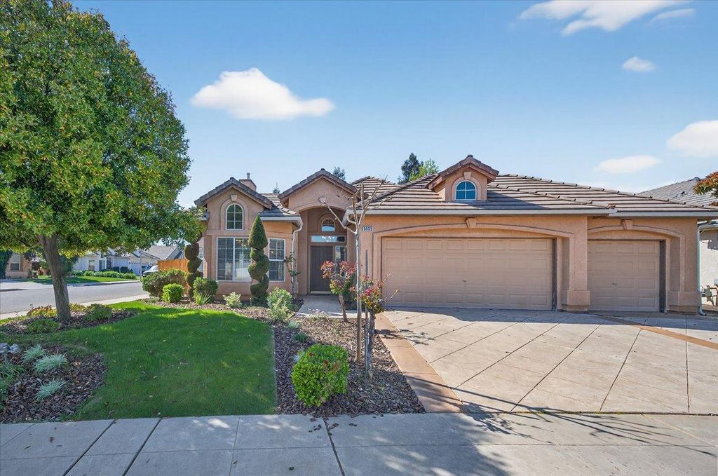 9935 N Ann Avenue, Fresno, CA 93720