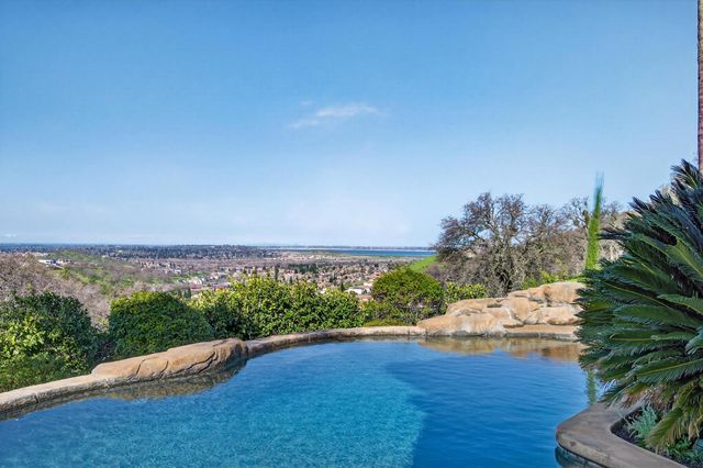 512 Montridge Way, El Dorado Hills, CA 95762