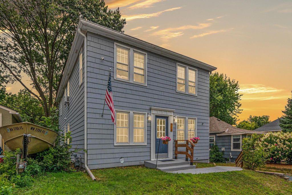 60 Grove Street, Mahtomedi, MN 55115 — exterior