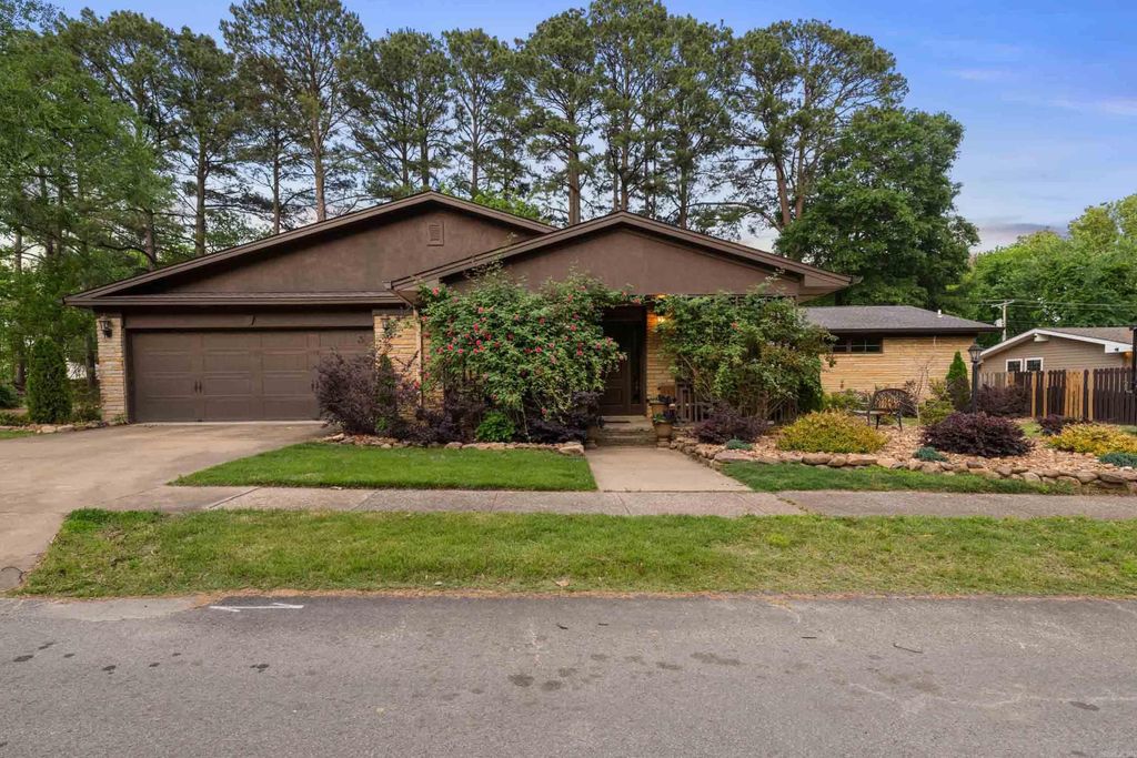 25 Harding Dr., Searcy, AR 72143