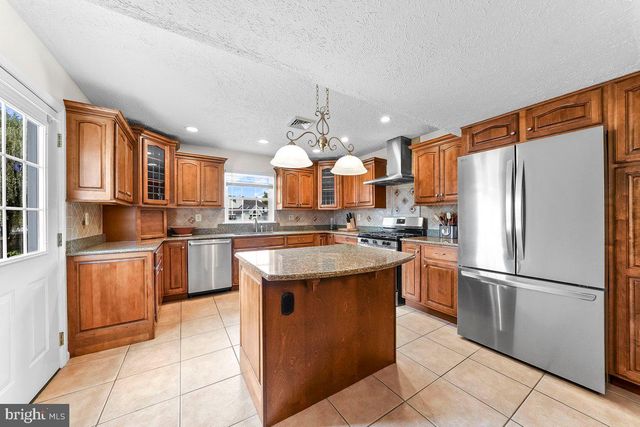 11 SWEETGUM CT, Marlton, NJ 08053