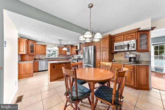 11 SWEETGUM CT, Marlton, NJ 08053