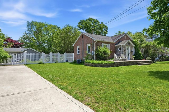 17 Pauchogue Avenue, East Islip, NY 11730