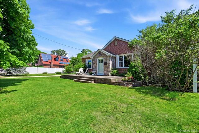 17 Pauchogue Avenue, East Islip, NY 11730
