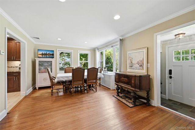 17 Pauchogue Avenue, East Islip, NY 11730