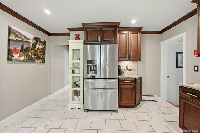 17 Pauchogue Avenue, East Islip, NY 11730
