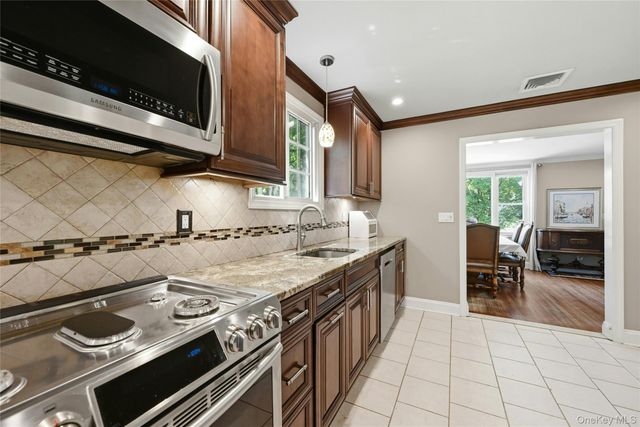 17 Pauchogue Avenue, East Islip, NY 11730