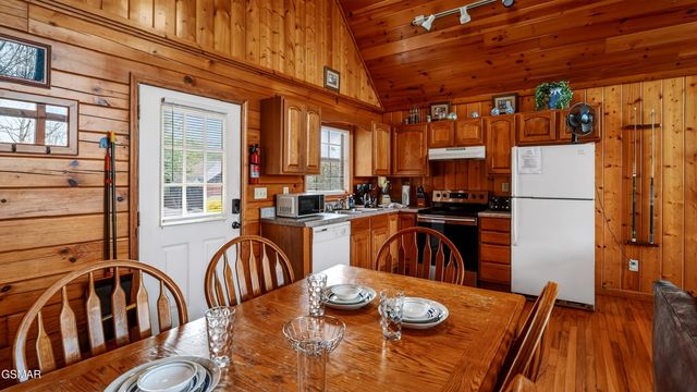 1629 Pinewood Way, Sevierville, TN 37862