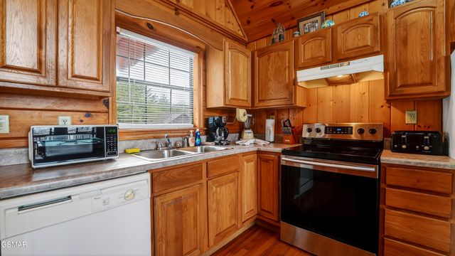 1629 Pinewood Way, Sevierville, TN 37862