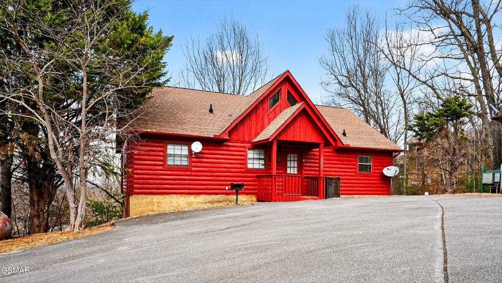 1629 Pinewood Way, Sevierville, TN 37862