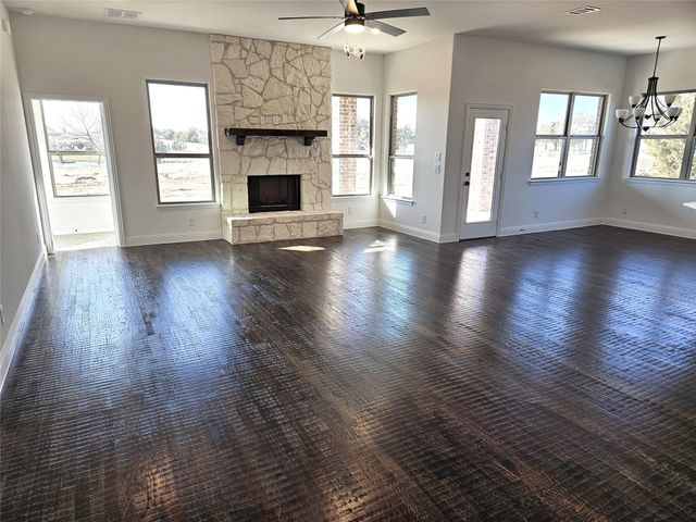 385 Willie's Court, Whitesboro, TX 76273