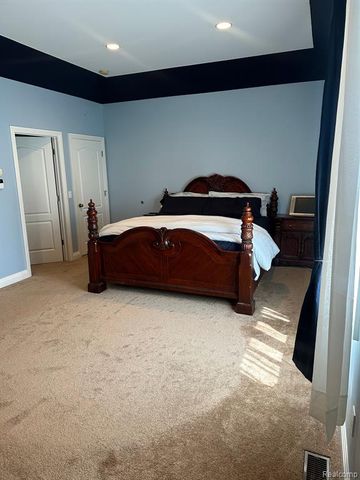 5238 Windmill Drive, Troy, MI 48085