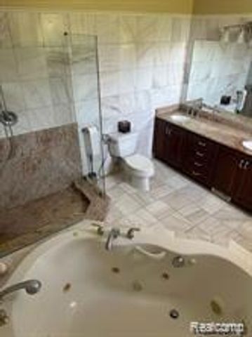 5238 Windmill Drive, Troy, MI 48085