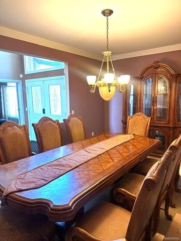 5238 Windmill Drive, Troy, MI 48085