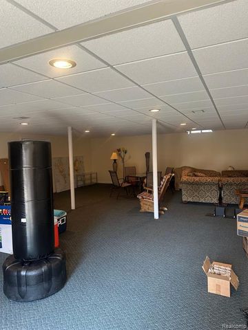 5238 Windmill Drive, Troy, MI 48085