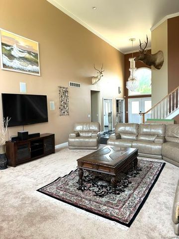 5238 Windmill Drive, Troy, MI 48085