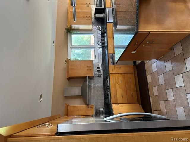 5238 Windmill Drive, Troy, MI 48085