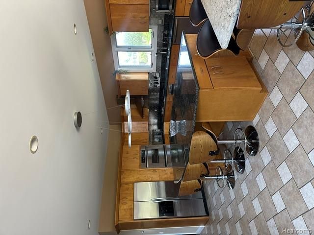 5238 Windmill Drive, Troy, MI 48085