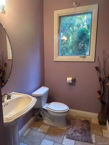 5238 Windmill Drive, Troy, MI 48085