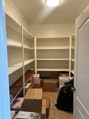 5238 Windmill Drive, Troy, MI 48085