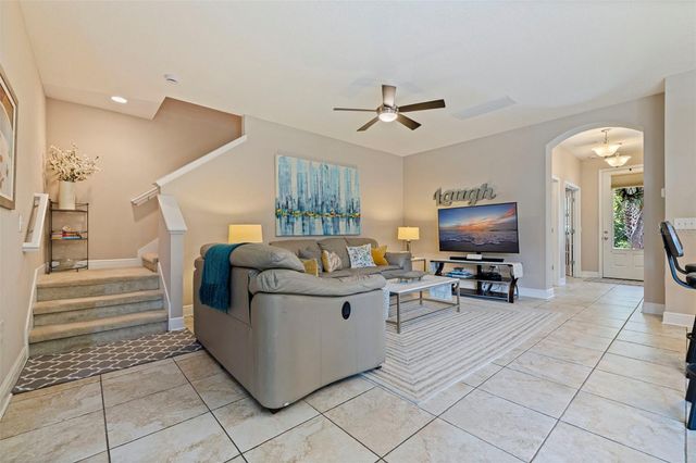 1110 10TH STREET N, St Petersburg, FL 33705