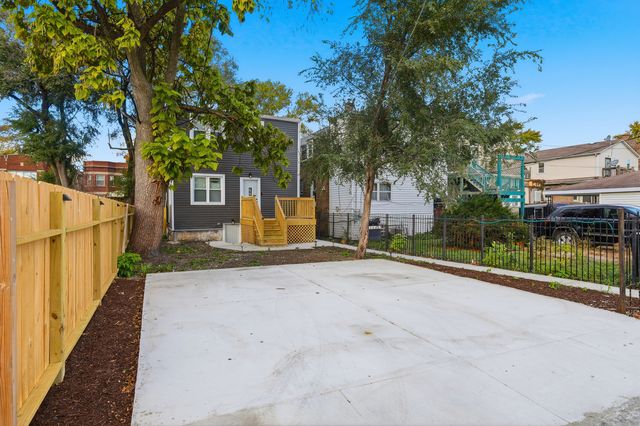 7823 S May Street, Chicago, IL 60620